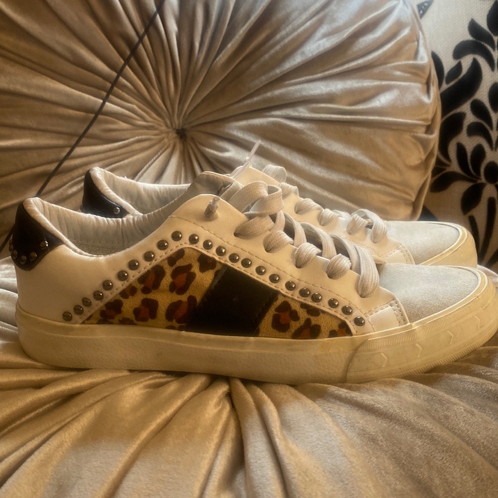 🎀 Vintage Havana Leopard white Lace Up Sneakers size 8